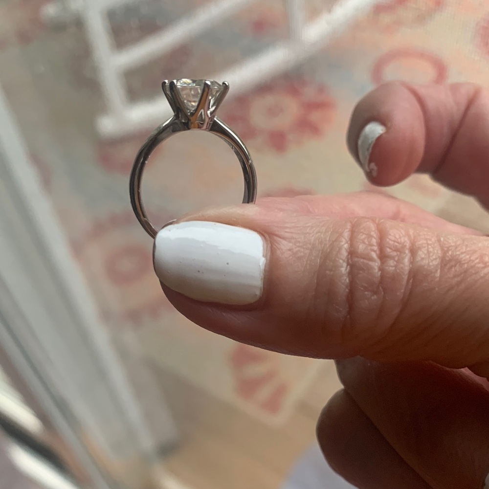 Elegant Silver Solitaire Ring - image 3